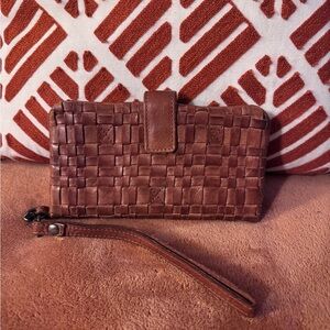 Vilenca Holland Brown Woven Leather Wristlet